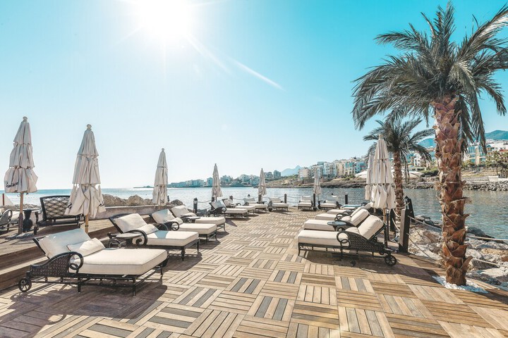 Les Ambassadeurs Hotel & Casino