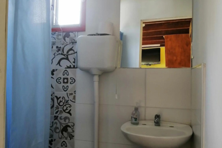 Room 8 of 12