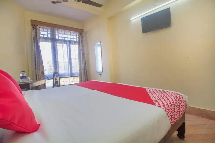 Room 5 of 12