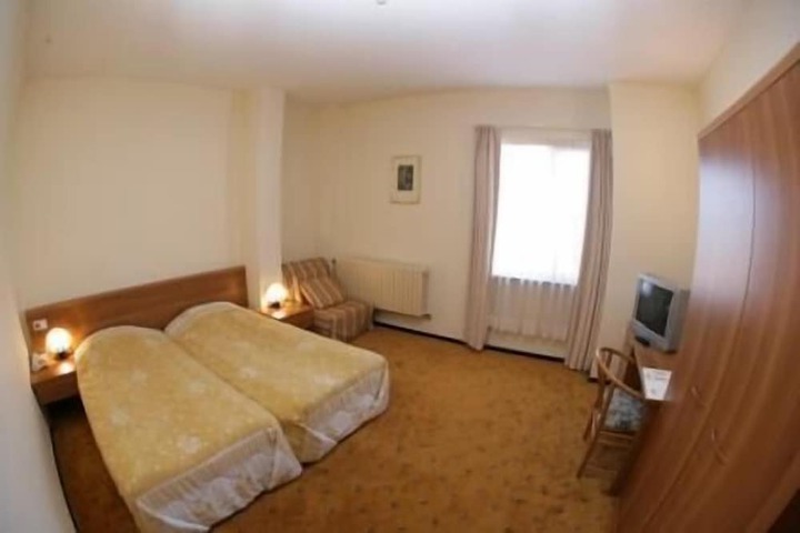 Room 6 of 48