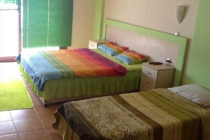 Room 7 of 18