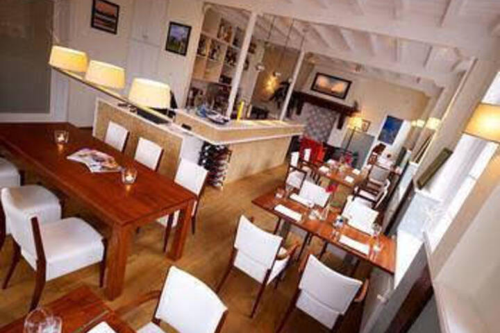 HOTEL KOM!