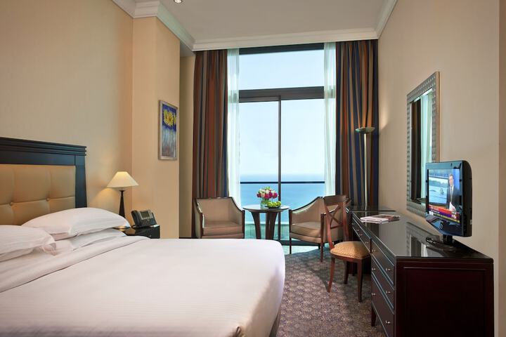 Room 3 of 90