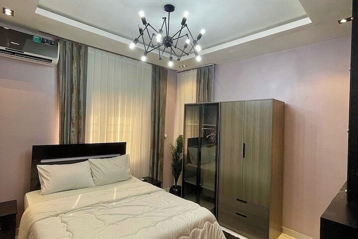Room 11 of 24