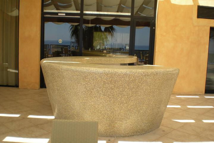 Lounge 22 of 148