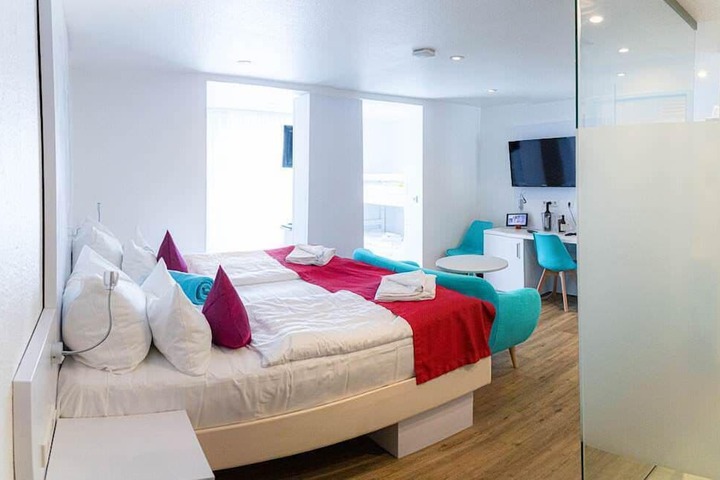 Room 4 of 30