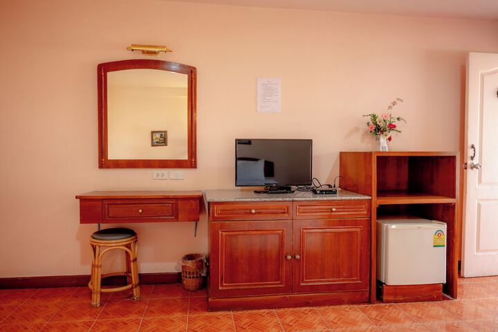 Room 12 of 19