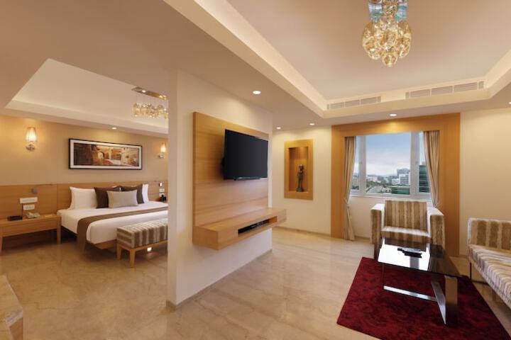 Room 10 of 43