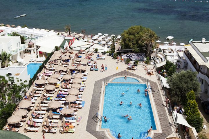 Hotel Pool