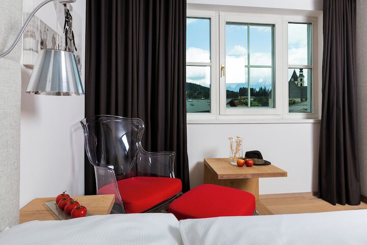 Room 32 of 47