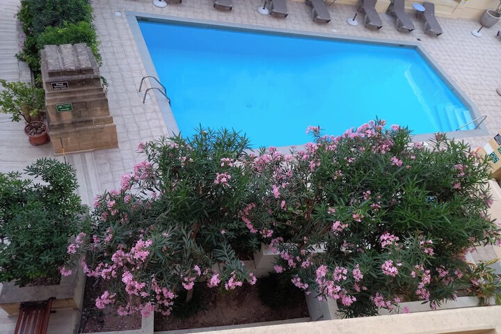 Pool Hotel