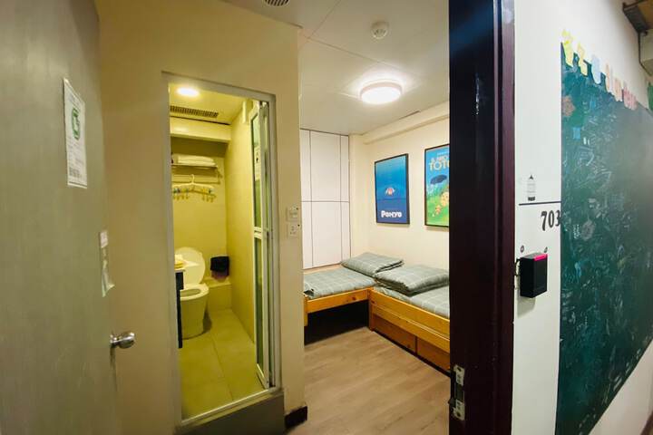 Room 17 of 31