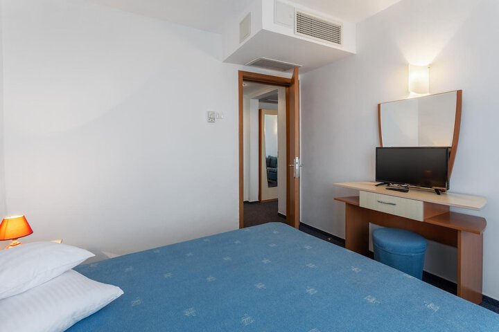 Room 18 of 42