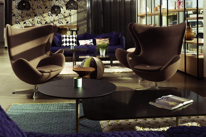 Lounge 50 of 72