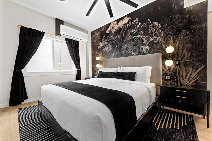 Room 2 of 33
