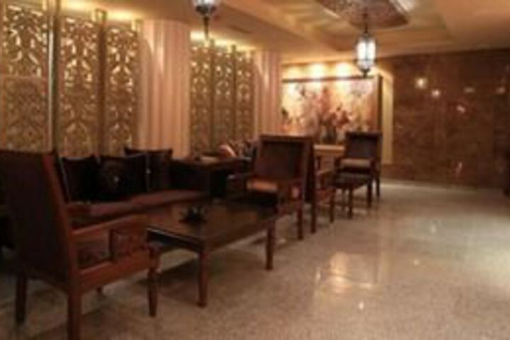 Lounge 18 of 28