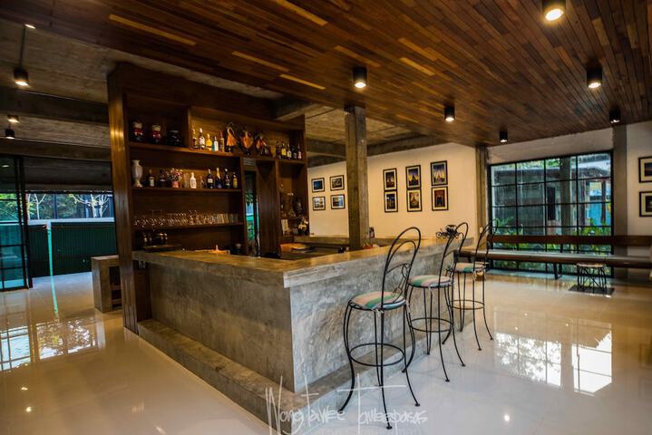Lounge 116 of 138