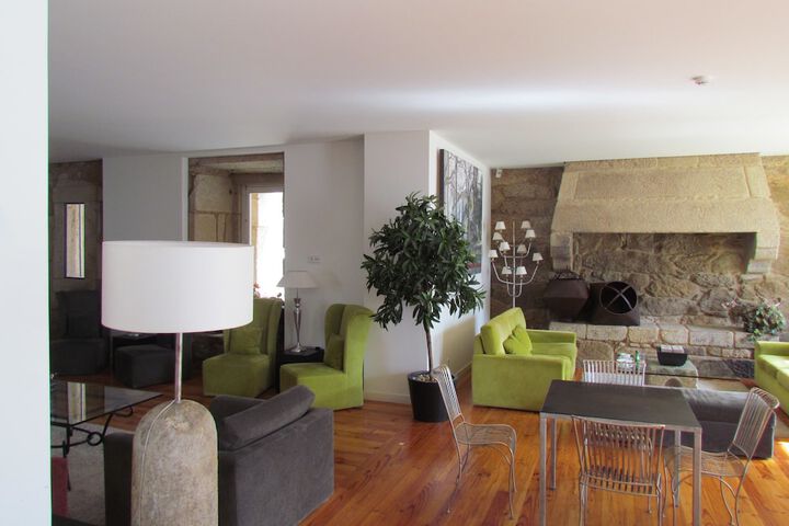 Lounge 39 of 60
