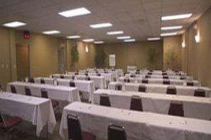 Boulder Outlook Hotel & Suites
