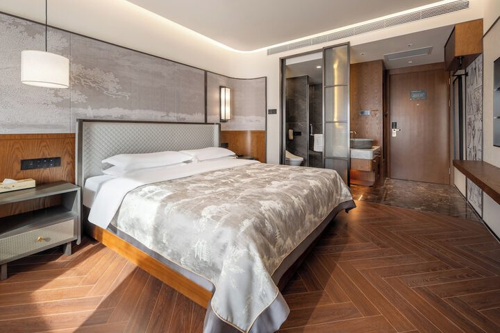 Room 9 of 34