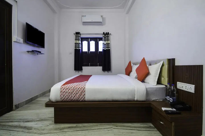 OYO 27626 Hotel Moonlight