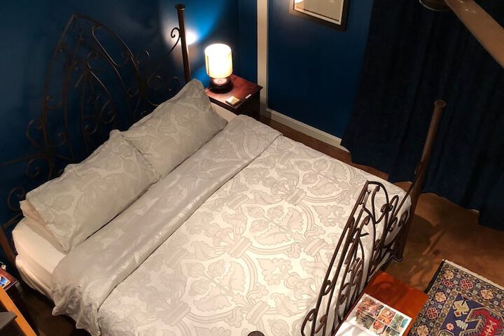 Room 28 of 94