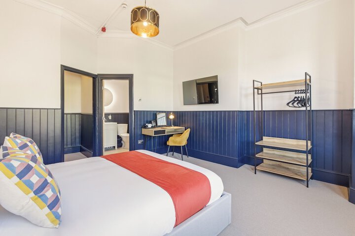 Room 10 of 29