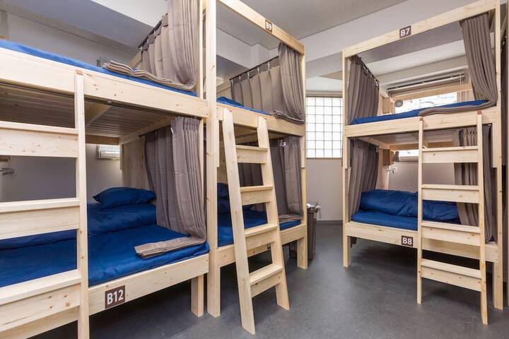 Room 13 of 22