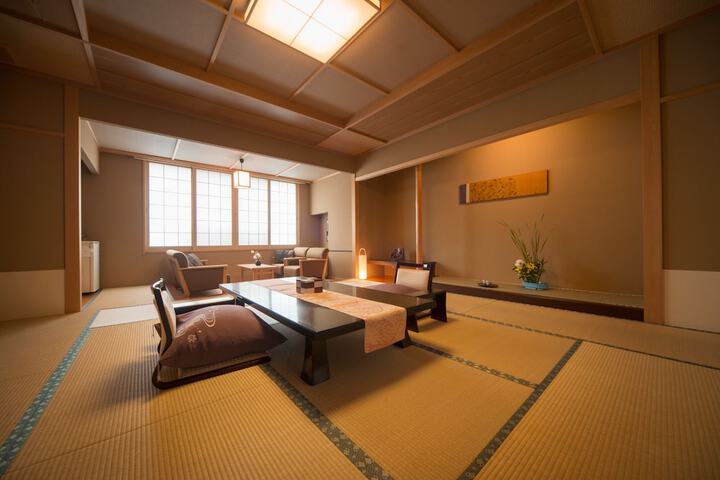 Room 3 of 44