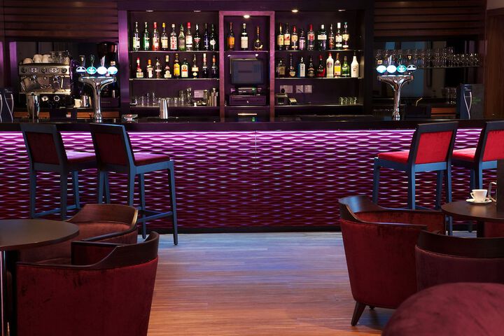 Lounge 41 of 55