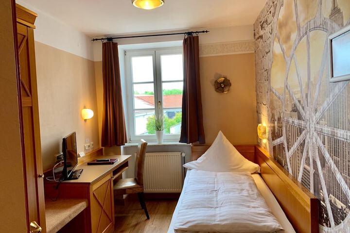 Room 10 of 40