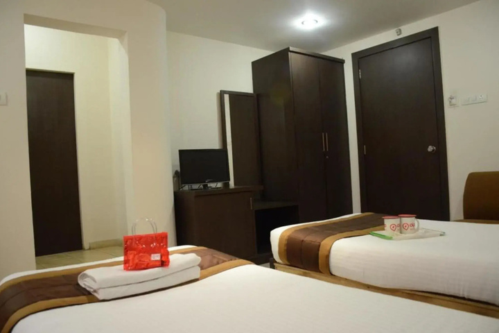 Room 6 of 10