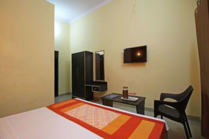 Room 18 of 25