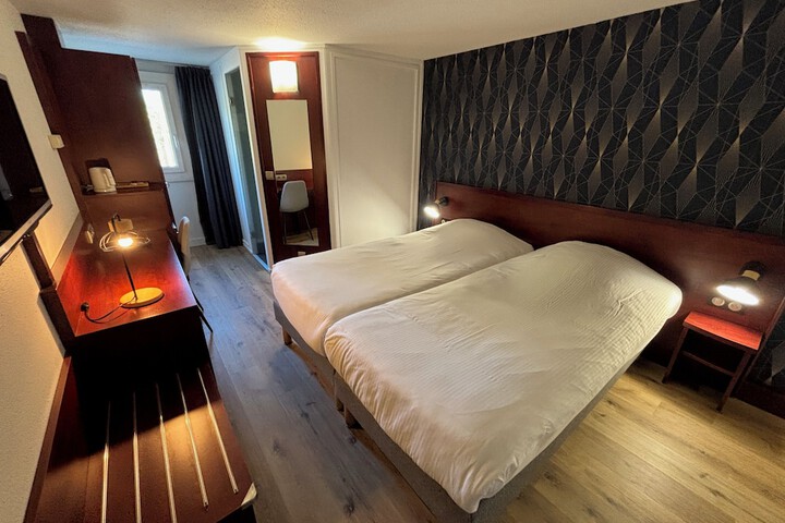 Room 9 of 45