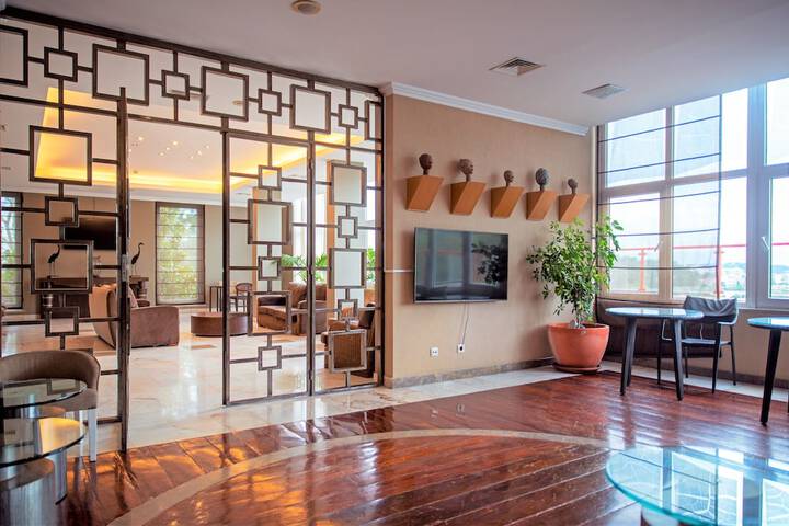 Lounge 62 of 72
