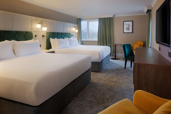 Room 44 of 204