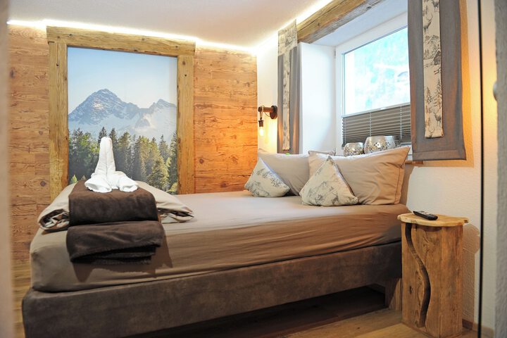 Room 4 of 37