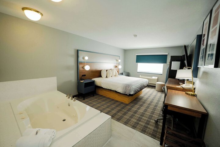 1 King Bed (18 of 18)