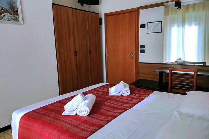 Room 14 of 18