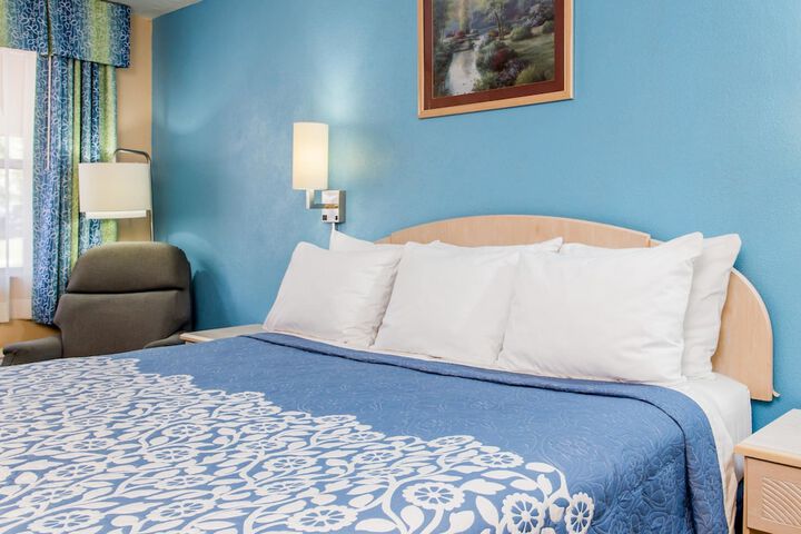 1 King Bed (9 of 9)