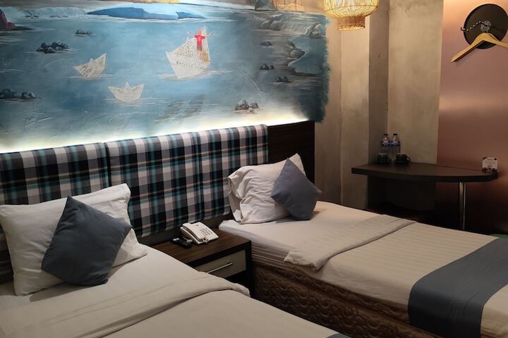 Room 16 of 36