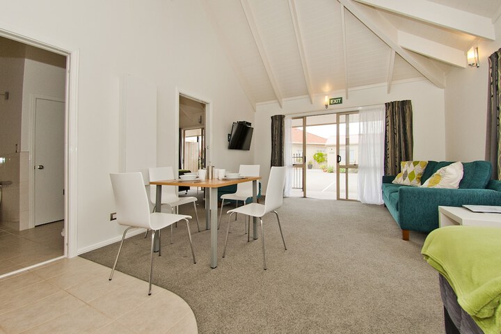 Room 2 of 64