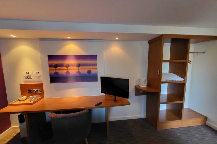 Room 8 of 59