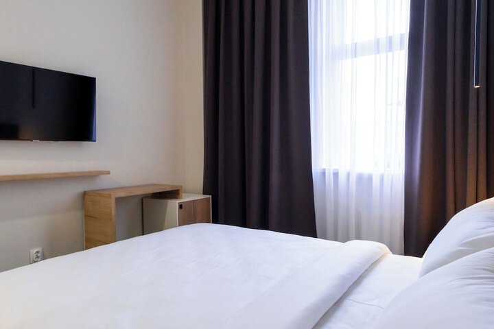 Room 9 of 19