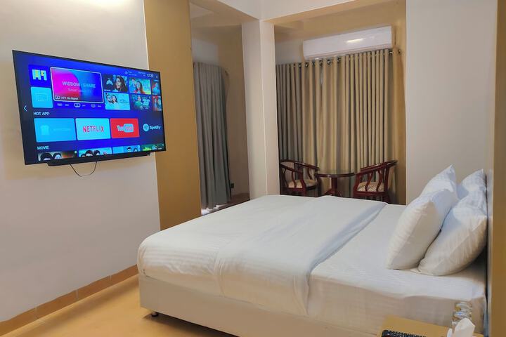 Room 12 of 17
