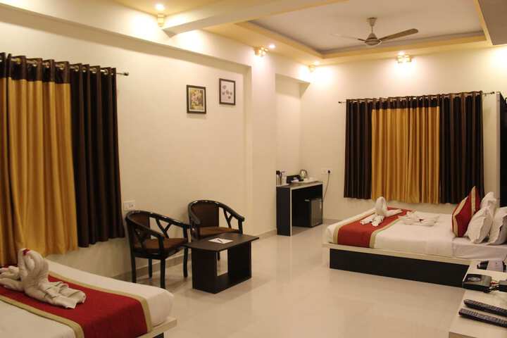 Room 11 of 38