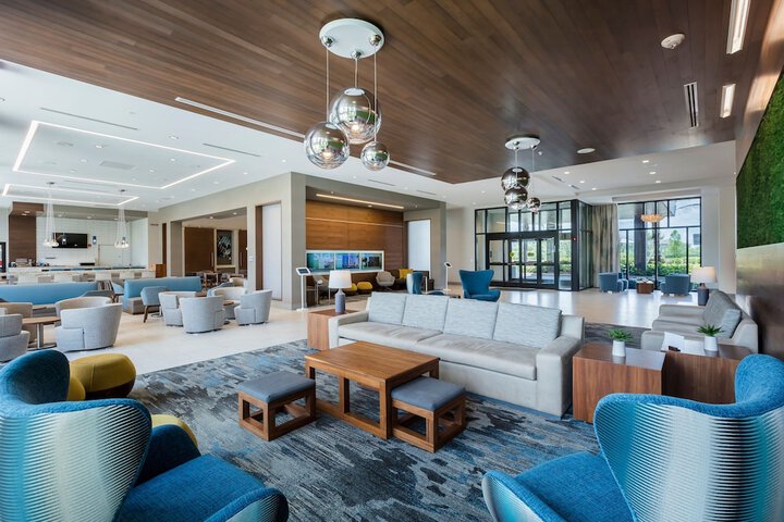 Lobby lounge