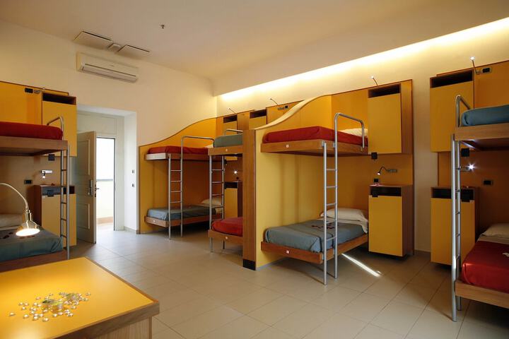 Room 5 of 61