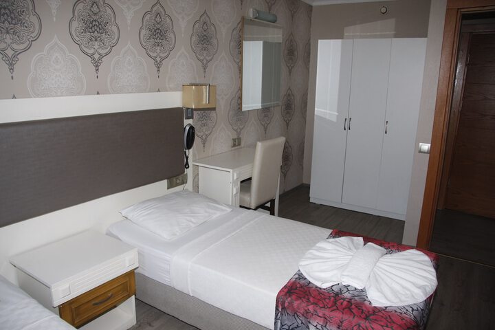 Room 4 of 24