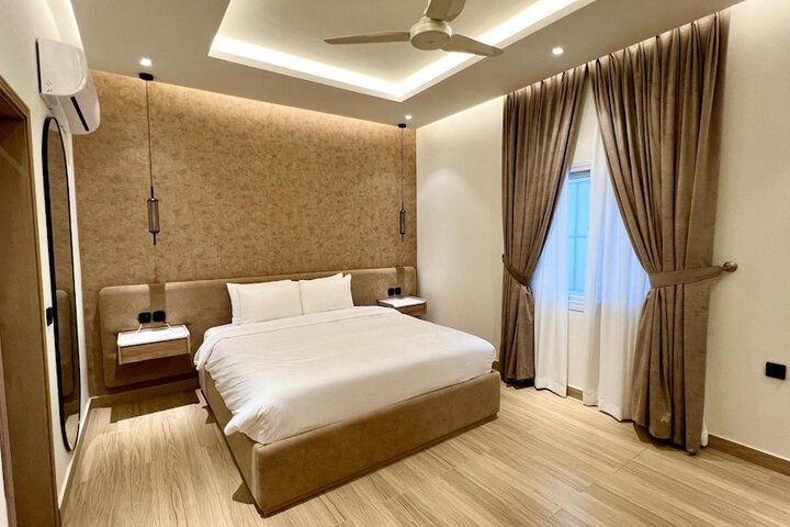 Room 6 of 27